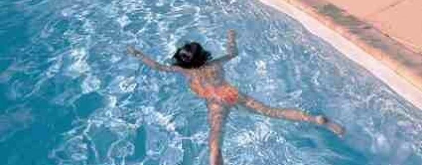 مصرع طفلتين غرقاً في غزة