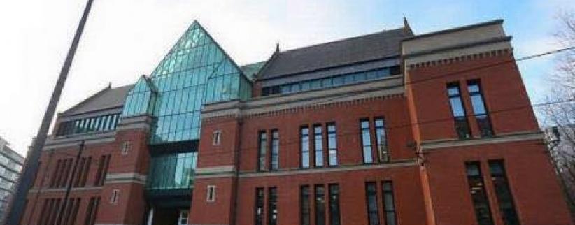 السجن لبريطاني اجبر ابنته على الزواج في عيد ميلادها الـ 14