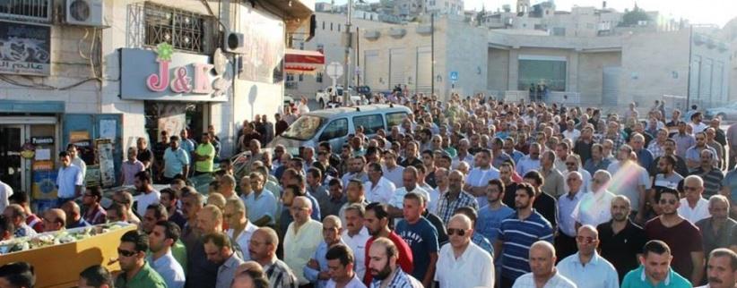 مئات المواطنين يشيعون جثمان المواطنة امل عودة من بيت ساحور