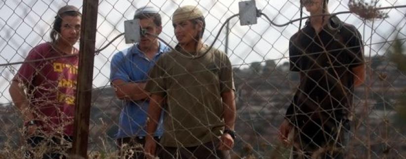 مستوطنون يعتدون على 3 عمال غربي القدس