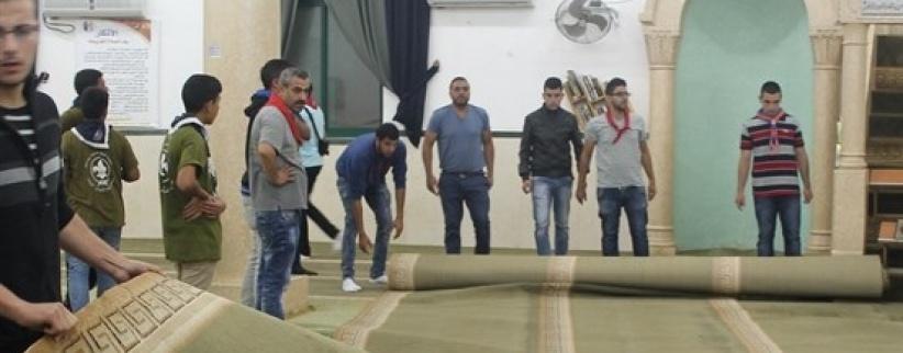 المجموعات الكشفية في بيت لحم تشارك بعمل تطوعي في مسجد عمر