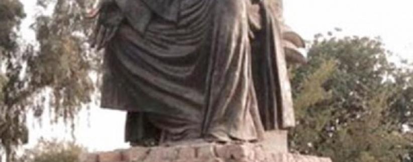 بغداد تعيد الحياة لتمثال شاعرها العباسي 