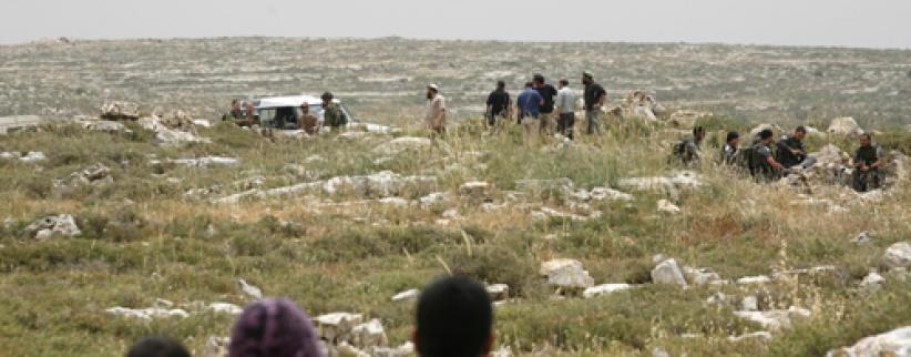 قوات الاحتلال تغلق الطريق في خلة النحلة جنوب بيت لحم