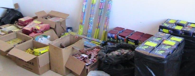 الشرطة تضبط أكثر من 700 عبوة من الألعاب النارية في الخليل