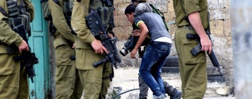 الاحتلال يعتقل مواطنين من الخليل ودير سامت
