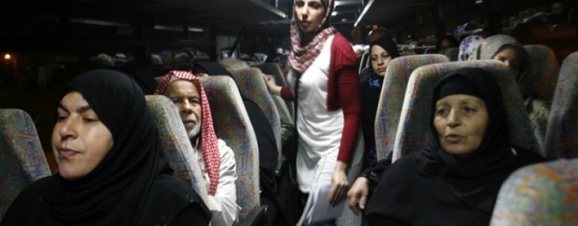 دفعة من أهالي الأسرى يزورون ابنائهم في سجن ايشل