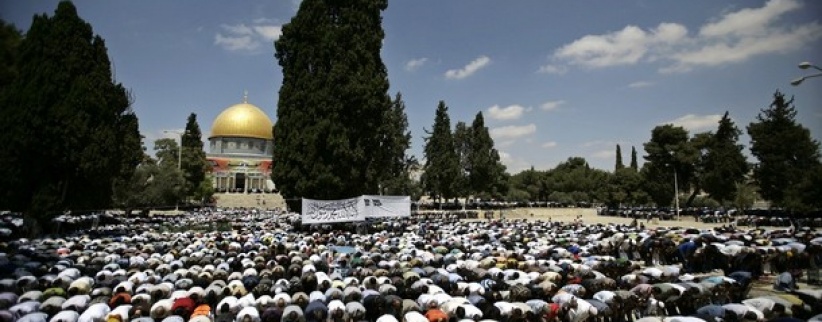 220 الفاً يؤدون صلاة العيد في الاقصى