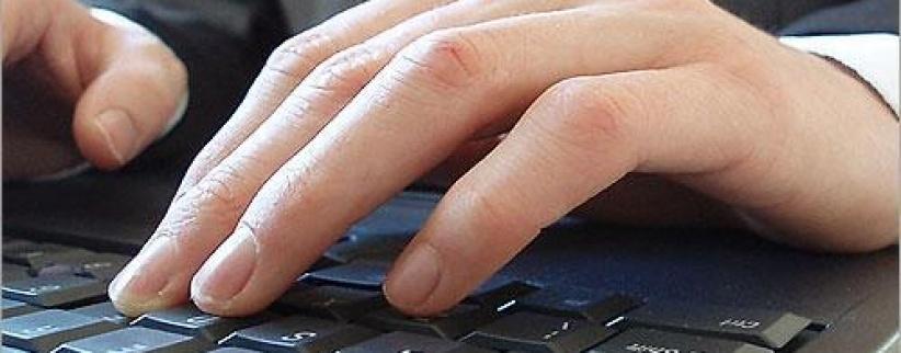 جريمة ابتزاز مالي عبر الفيسبوك والشرطة تلقي القبض عليه ” تفاصيل “