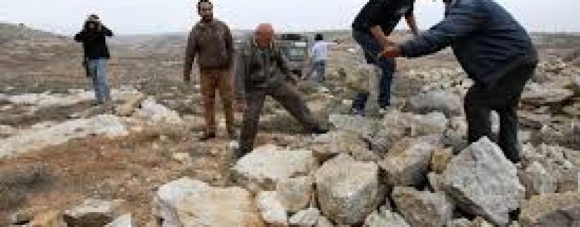 مستوطنون يعتدون بالضرب على شاب بنابلس