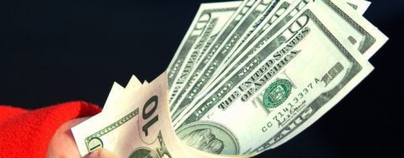 الدولار يعود للهبوط