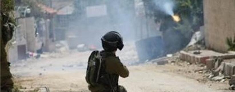 اصابات بالاختناق خلال مواجهات في مخيم العروب شمال الخليل