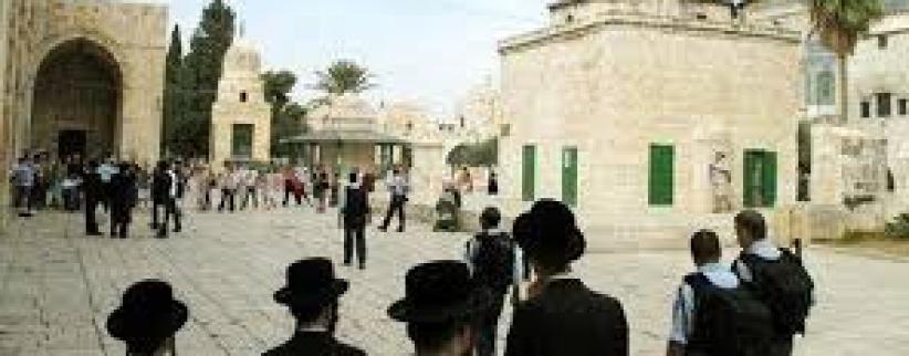 مستوطنون متطرفون يقتحمون المسجد الأقصى المبارك