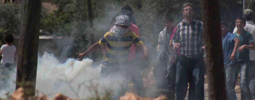 الاحتلال يعتقل شابا وفتى بمواجهات في بيت أمر شمال الخليل