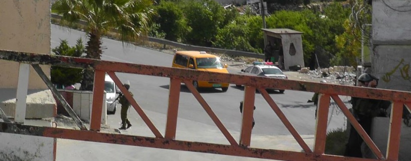 الإحتلال ينصب حاجزاً ويدقق في بطاقات المواطنين جنوب طوباس