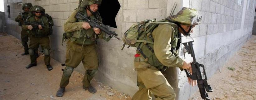 الإحتلال يعتقل مواطناً ونجله بحجة العثور على سلاح