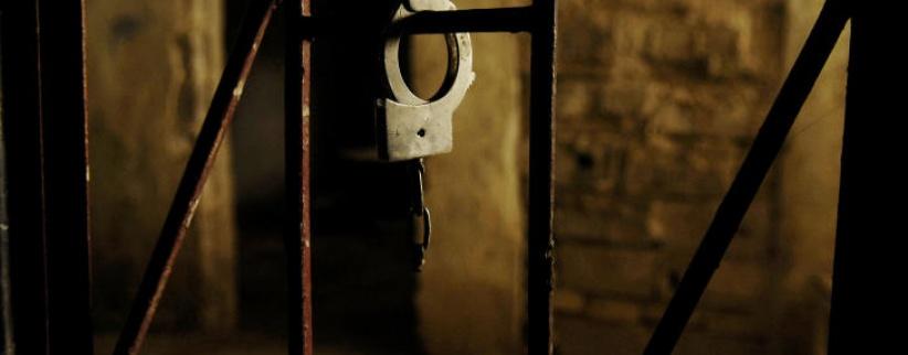 محكمة الإحتلال المركزية تقرر السماح للأسير الطحان بزيارة نجله المريض