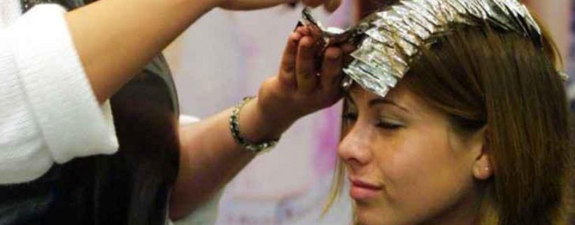 تحذير خطير للنساء مما تسببه صبغة الشعر