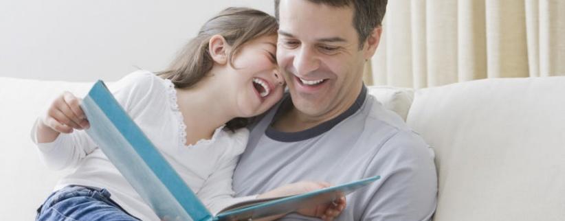 هل يعلم طفلك أنك تحبه؟ تعلَّم كيف تتحدث لغات الحب الـ5 مع أبنائك