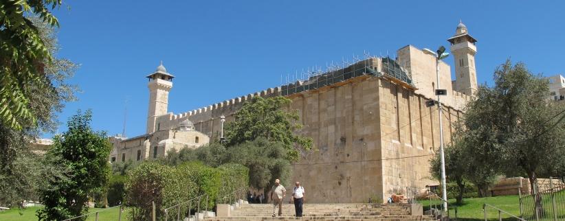 الخليل: الاحتلال يعتقل فتاة في البلدة القديمة ويغلق الحرم الإبراهيمي