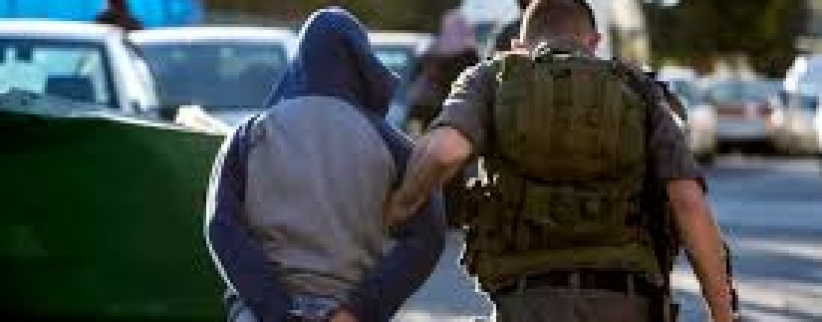 الاحتلال يعتقل شاب بدعوى حيازته سكينا ً قرب جنين