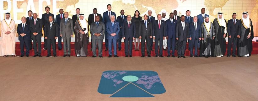 الرئيس يلتقي عددا من الشباب الفلسطينيين المشاركين في منتدى شباب العالم