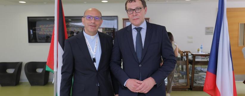 افتتاح معرض فني بعنوان