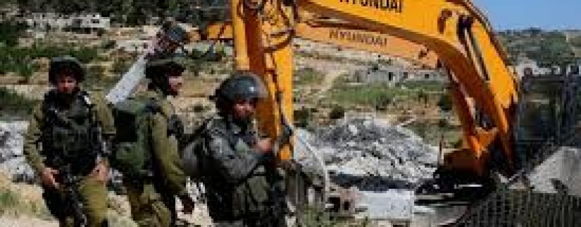 قوات الاحتلال تشرع بهدم منشآت في الأغوار الشمالية