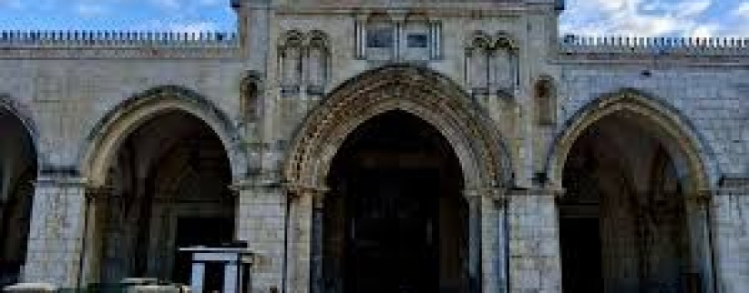 الاحتلال يواصل إغلاق المسجد الأقصى وكنيسة القيامة لليوم الـ37