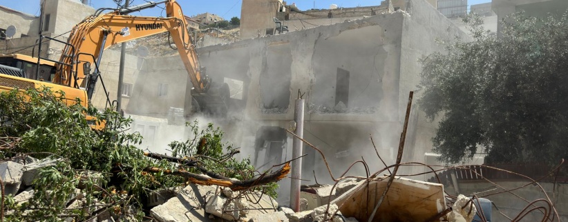 الاحتلال يهدم منزلين في بيت حنينا شمال القدس