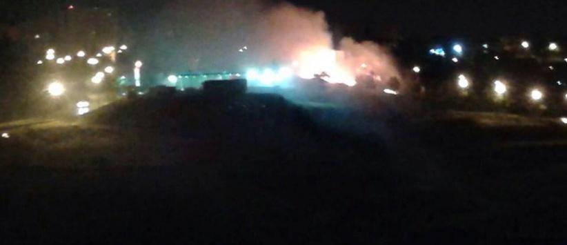 اشتعال النيران في أحراش معسكر للجيش ومحطة وقود في العيسوية