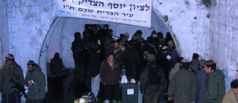 نابلس: مستوطنون يقتحمون قبر يوسف بالمئات