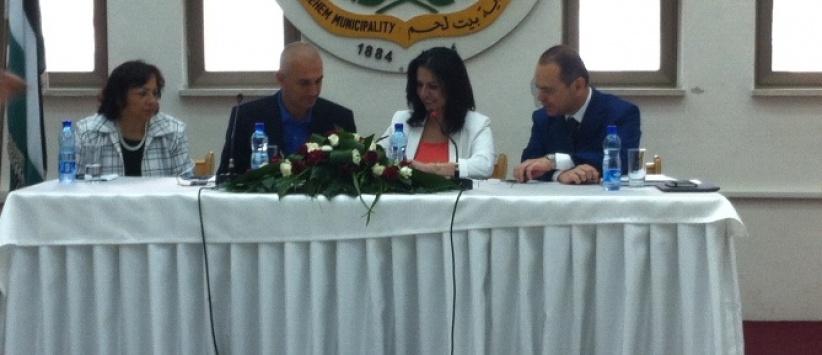 بلدية بيت لحم توقع على اتفاقية توأمة بين مدينة بيت لحم وباليرمو