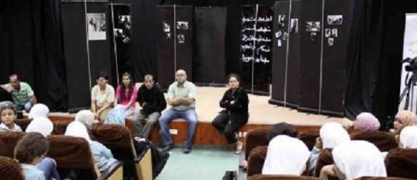 مسرح الحارة وبالشراكة مع مسرح أوغنبلينكس يطلقان مسرحية بعنوان 