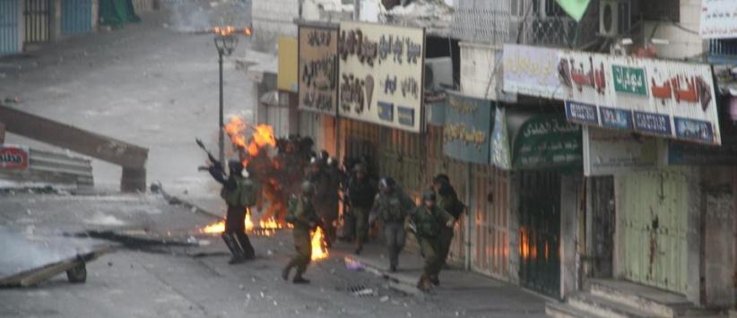 إصابة جندي ومستوطن بجراح في مواجهات بالخليل