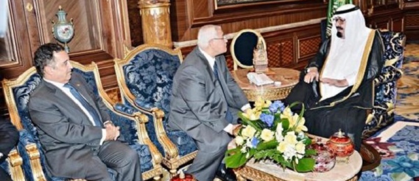 خادم الحرمين يؤكد الوقوف مع مصر ضد 