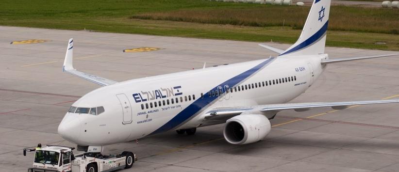 عربة تقتحم حجرة قيادة طائرة اسرائيلية أثناء هبوطها