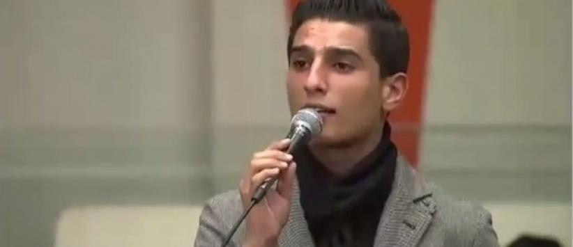 بالفيديو : محمد عساف يعلي الكوفية داخل مقر الامم المتحدة