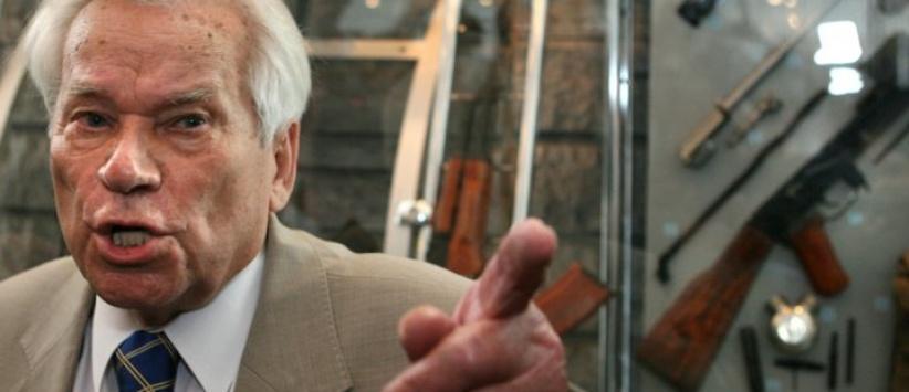 وفاة الروسي ميخائيل كلاشنيكوف مخترع البندقية التي تحمل اسمه