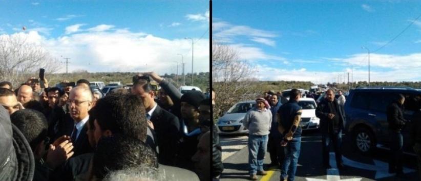 جنود الاحتلال يحتجزون موكب رئيس الوزراء