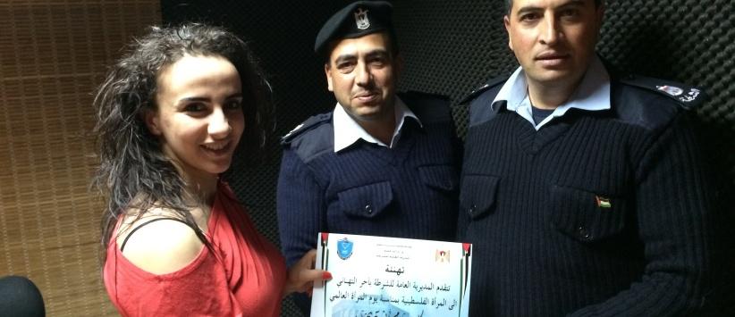 شرطة بيت لحم تكرم الزميلة الصحفية 