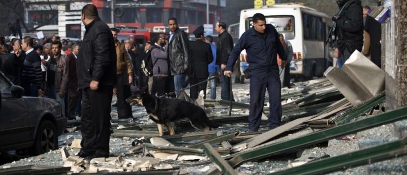 3 انفجارات تهز محيط جامعة القاهرة ومقتل عميد شرطة