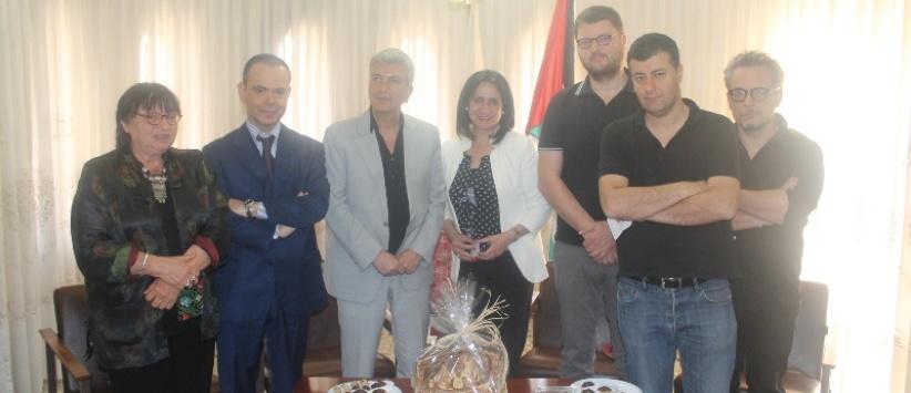 رئيسة بلدية بيت لحم تستقبل محافظ محافظة بوليا في دار البلدية