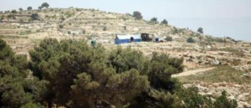 نشطاء يقيمون قرية لمواجهة الاستيطان ببيت لحم