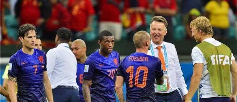 هولندا تستبيح اسبانيا 