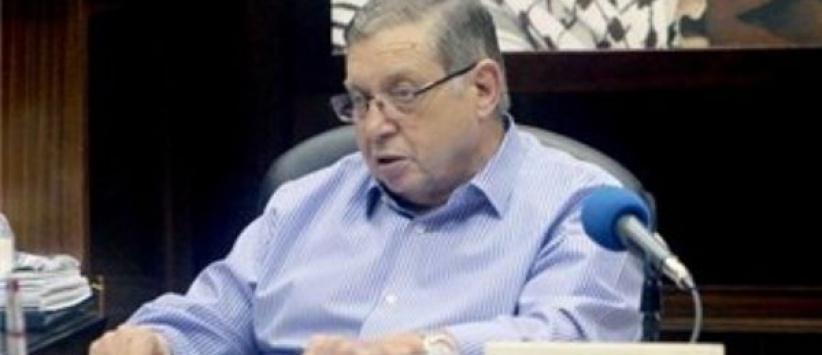 القاء قنبلتين على بلدية نابلس والموظفون يعلقون الدوام