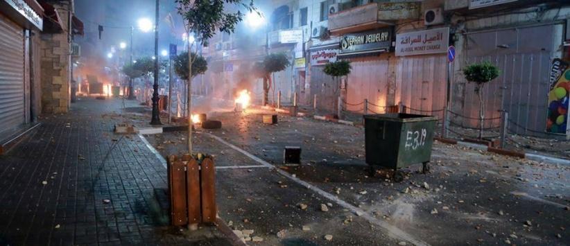 الشرطة تقبض على 17 شخصا ممن شاركوا في الاعتداء على مركز شرطة رام الله