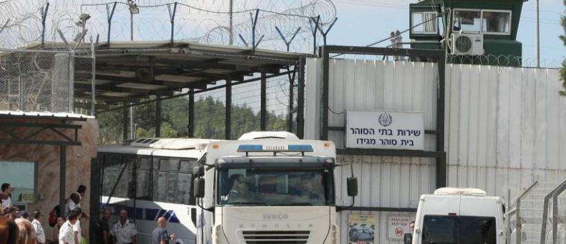 محررون يروون تجربتهم الاعتقالية إلكترونيًا