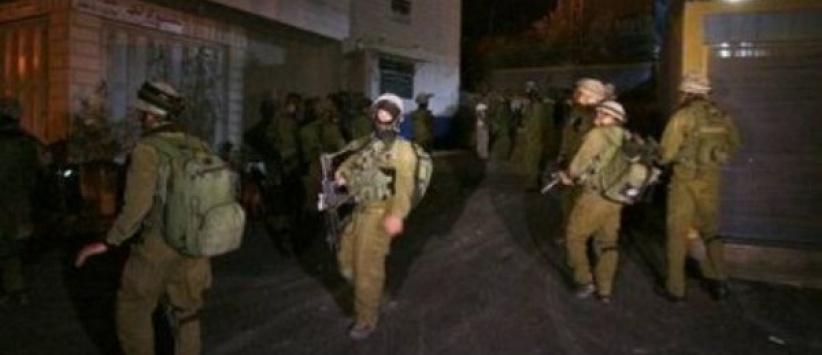 اعتقال 4 شبان وإغلاق حواجز قرب نابلس