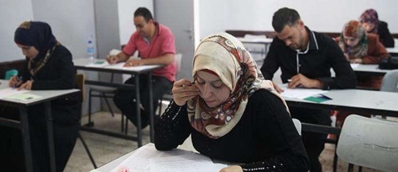 43 ألف خريج بالضفة يتقدمون لامتحان التوظيف