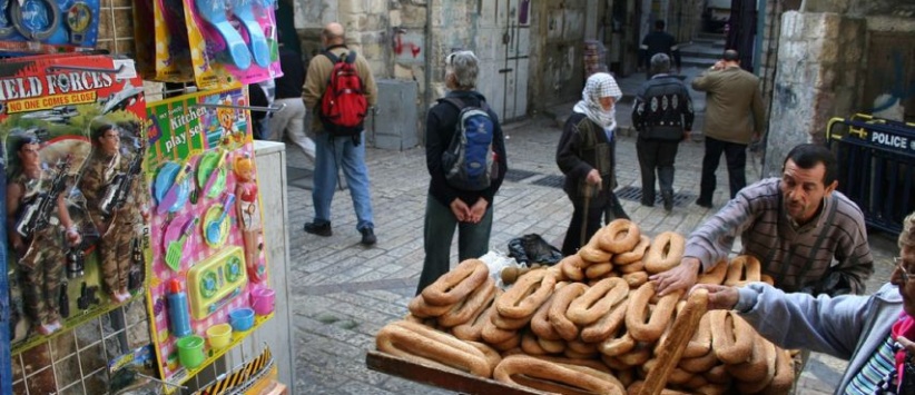 الاحتلال يغلق مدخل 